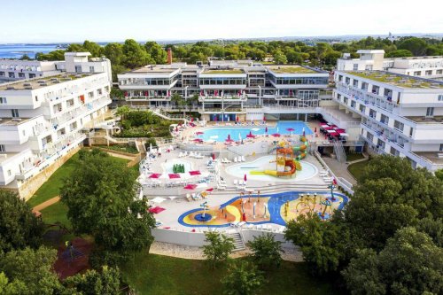 Zkrácená dovolená s dopravou a polopenzí v hotelu Delfin