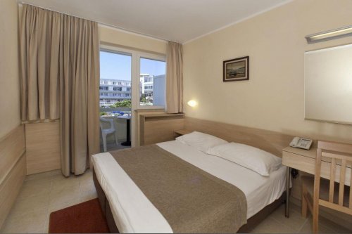 Zkrácená dovolená s dopravou a polopenzí v hotelu Delfin