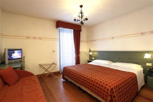 6denní zájezd (denní přejezd) s dopravou, polopenzí a skipasem ceně – hotel Locanda Locatori