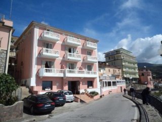 hotel Tirreno - Marina di Camerota - vlastní doprava hotel Tirreno - Marina di Camerota - vlastní doprava