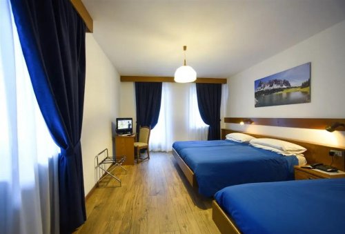 5denní zájezd (denní přejezd) s dopravou, polopenzí a skipasem v ceně – hotel Alpenrose Dolomiti