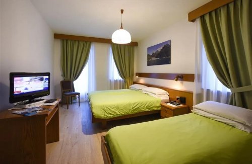 5denní zájezd (denní přejezd) s dopravou, polopenzí a skipasem v ceně – hotel Alpenrose Dolomiti
