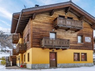 Chalet Sunflower Chalet Sunflower