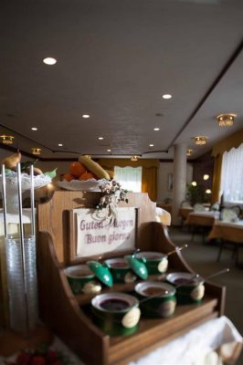 6denní zájezd (denní přejezd) s dopravou, polopenzí a skipasem ceně – hotel Miralago