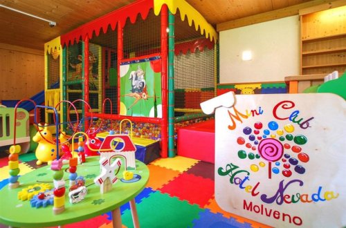 6denní zájezd (denní přejezd) s dopravou, polopenzí a skipasem v ceně – hotel Nevada