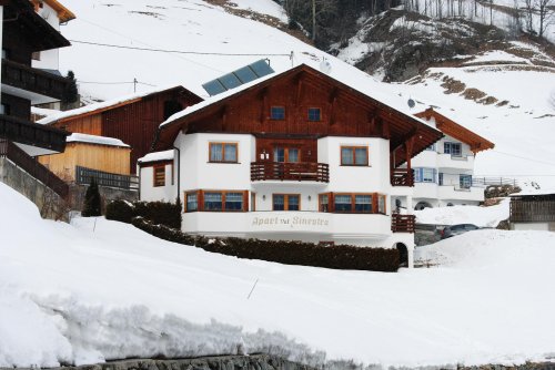 Apartmánový dům Val Sinestra zima