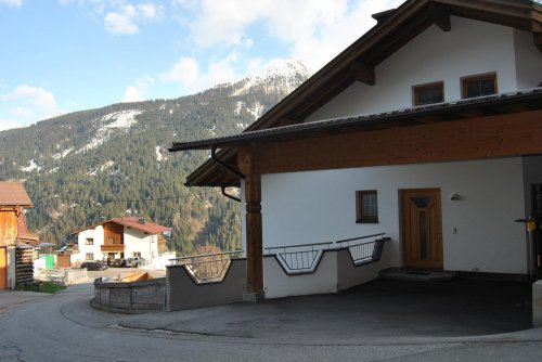 Apartmánový dům Val Sinestra zima