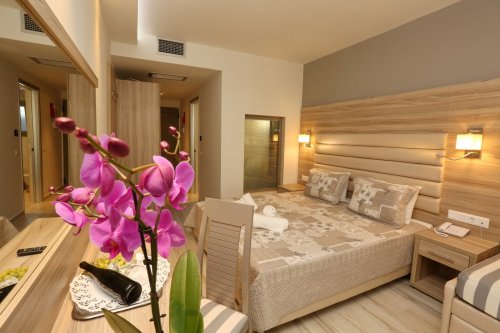 Dionysos Hotel and Studios