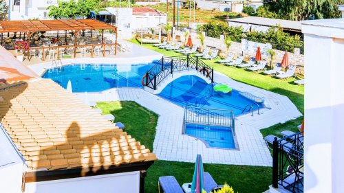 Yiannis Manos Resort Hotel