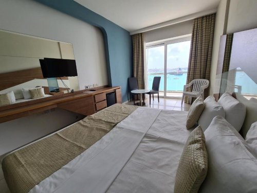 Water's Edge Hotel