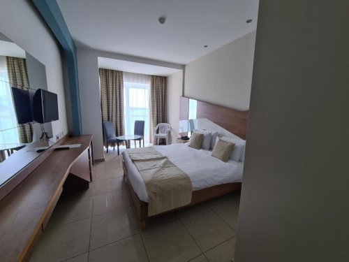 Water's Edge Hotel