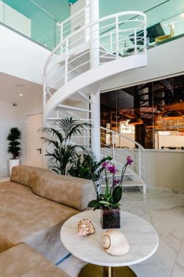 SeaView Hotel