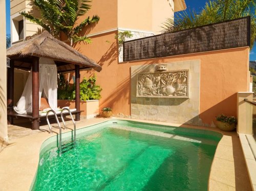 Royal Garden Villas