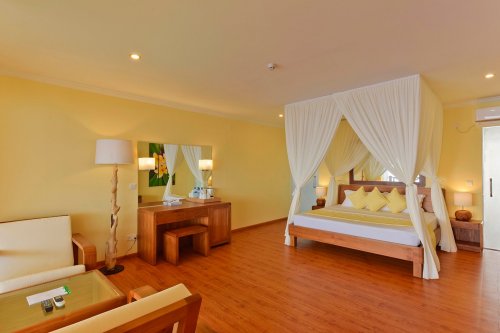 Dreamland Maldives - The Unique Sea & Lake Resort Spa