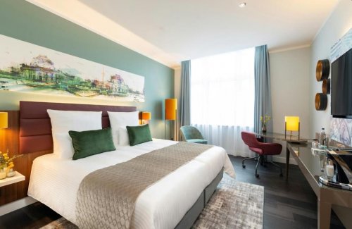 Leonardo Royal Hotel Berlin Alexanderplatz, Berlín - vlakem