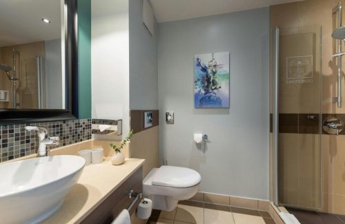 Leonardo Royal Hotel Berlin Alexanderplatz, Berlín - vlakem