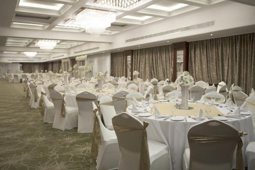 EARL'S REGENCY 5