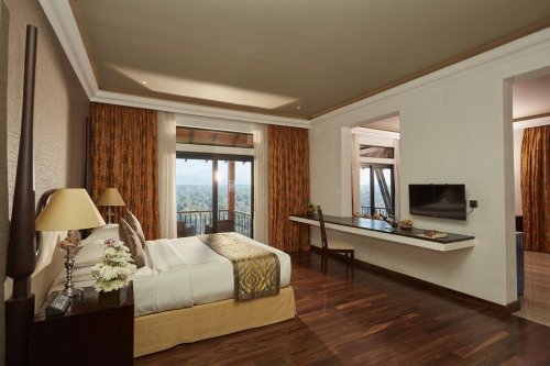 EARL'S REGENCY 5