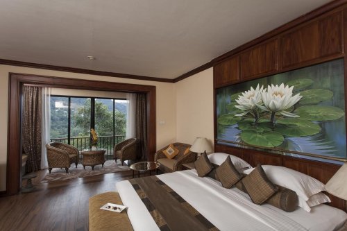 EARL'S REGENCY 5