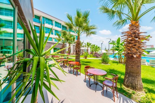 Lowe Hotel