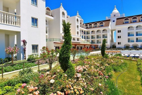 Hotel Side Crown Serenity