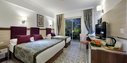 Hotel Crystal Aura Beach Resort & Spa
