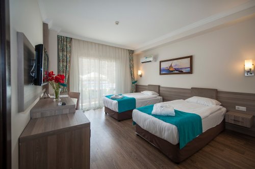 Hotel Crystal Aura Beach Resort & Spa