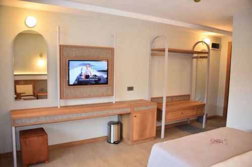 Hotel Monk Resort
