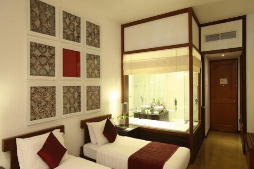 THE BLUE WATER HOTEL 5