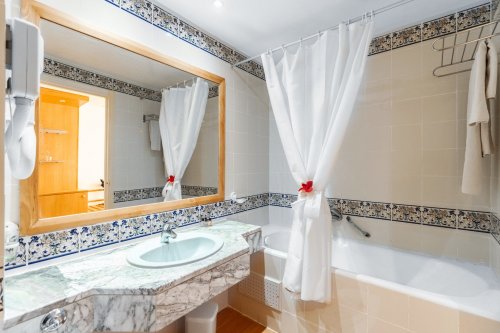 Hotel Iris Hotel & Thalasso