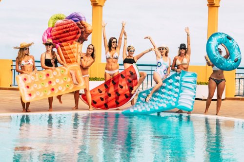 YOUNG & ACTIVE FUERTEbailaVENTURA