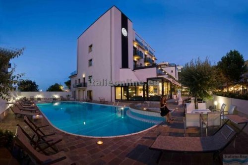 Hotel Ferretti Beach