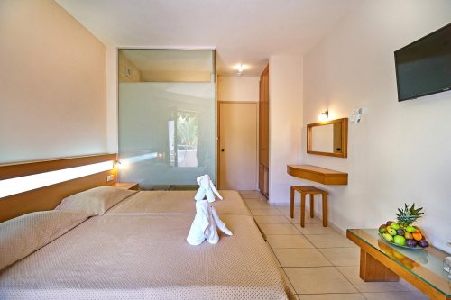 Hotel Eva Bay