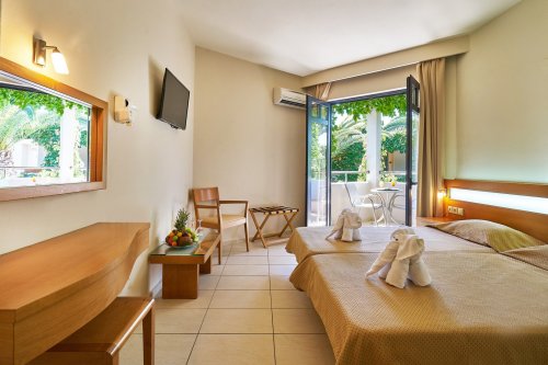 Hotel Eva Bay