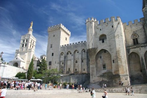 Kvetoucí Provence na kole