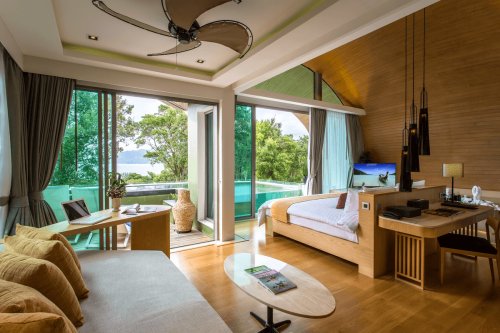 Hotel Crest Resort & Pool Villas Phuket