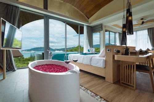Hotel Crest Resort & Pool Villas Phuket
