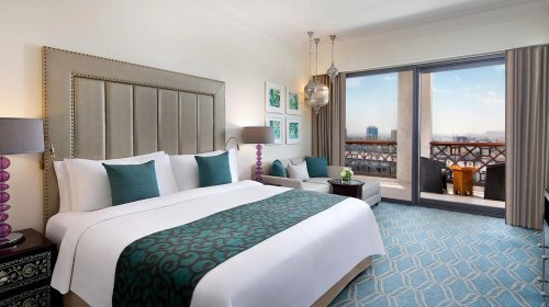 Hotel Ajman Saray