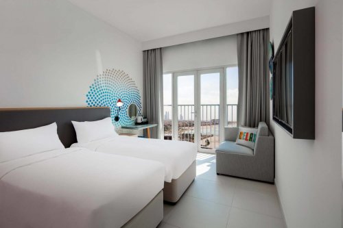 Hotel Rove La Mer Beach