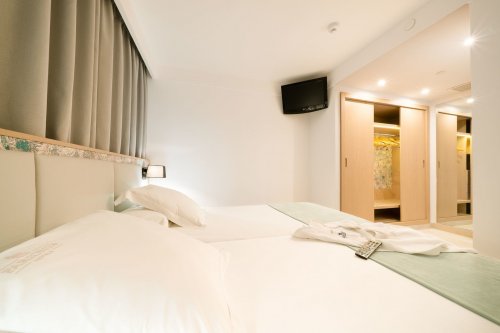 Hotel Plus Fariones Suite Hotel
