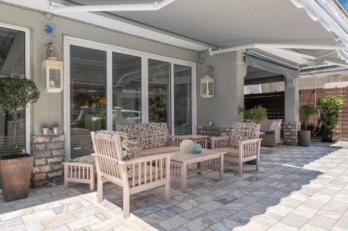 Ouzas Luxury Hotel