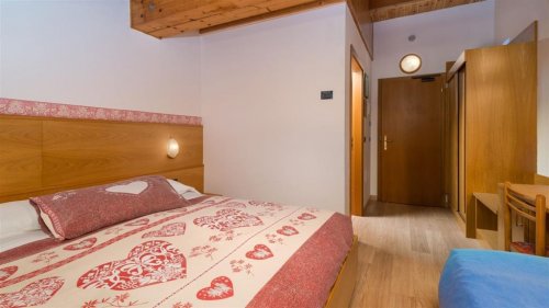 6denní zájezd (denní přejezd) s dopravou, polopenzí a skipasem ceně – hotel Panorama