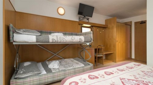 6denní zájezd (denní přejezd) s dopravou, polopenzí a skipasem ceně – hotel Panorama