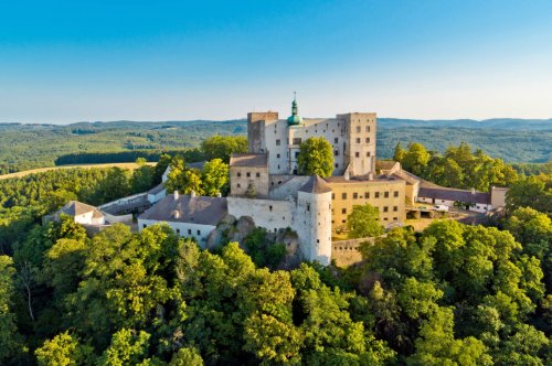 Hrady a zámky Moravy a Slovenska