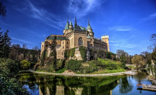 Hrady a zámky Moravy a Slovenska