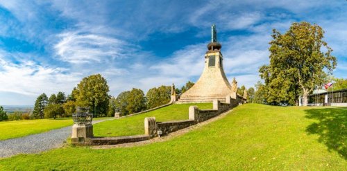 Hrady a zámky Moravy a Slovenska