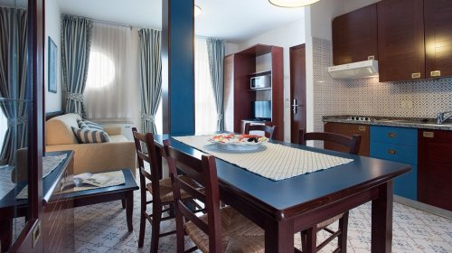 Aparthotel Holiday