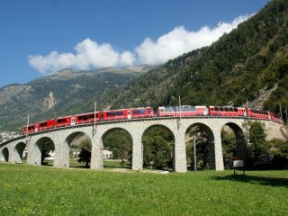 Bernina Express a zubačka na Monte Generoso Bernina Express a zubačka na Monte Generoso