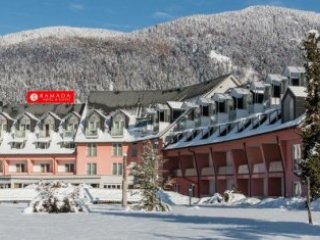 Ramada Hotel & Suites (se skipasem) Ramada Hotel & Suites (se skipasem)